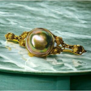 10k Yellow Gold Antique Mabe Pearl Brooch Blister Pearl and Leaves Foliage 6.3g